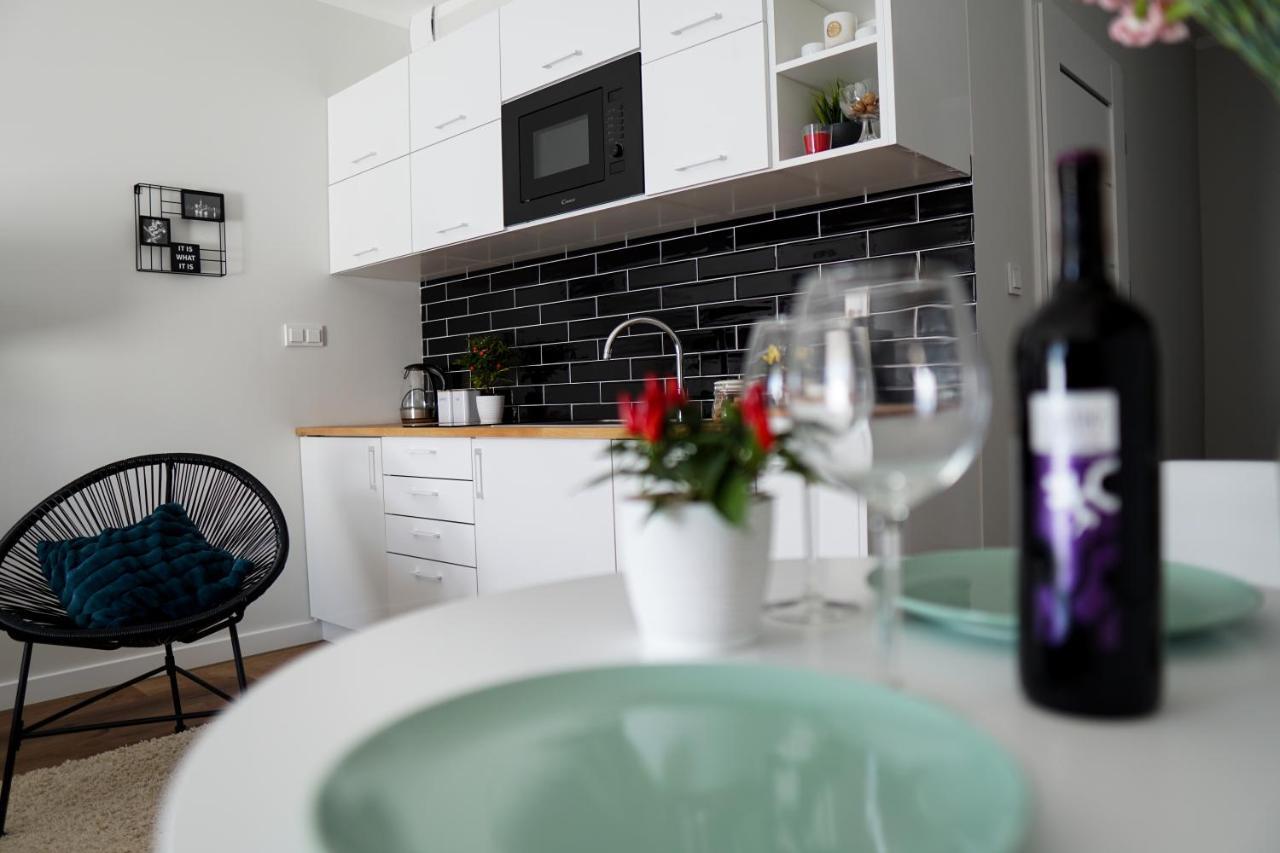 Vizzit Us Premium Apartments Warszawa Exteriör bild