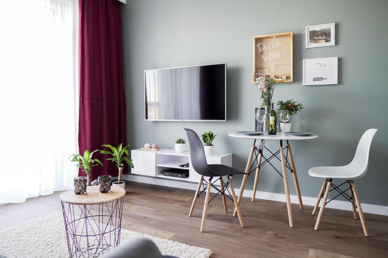 Vizzit Us Premium Apartments Warszawa Exteriör bild