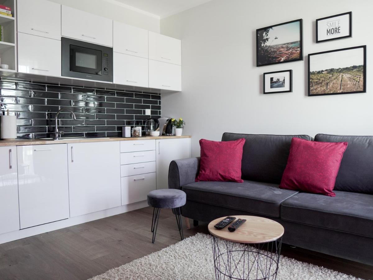 Vizzit Us Premium Apartments Warszawa Exteriör bild