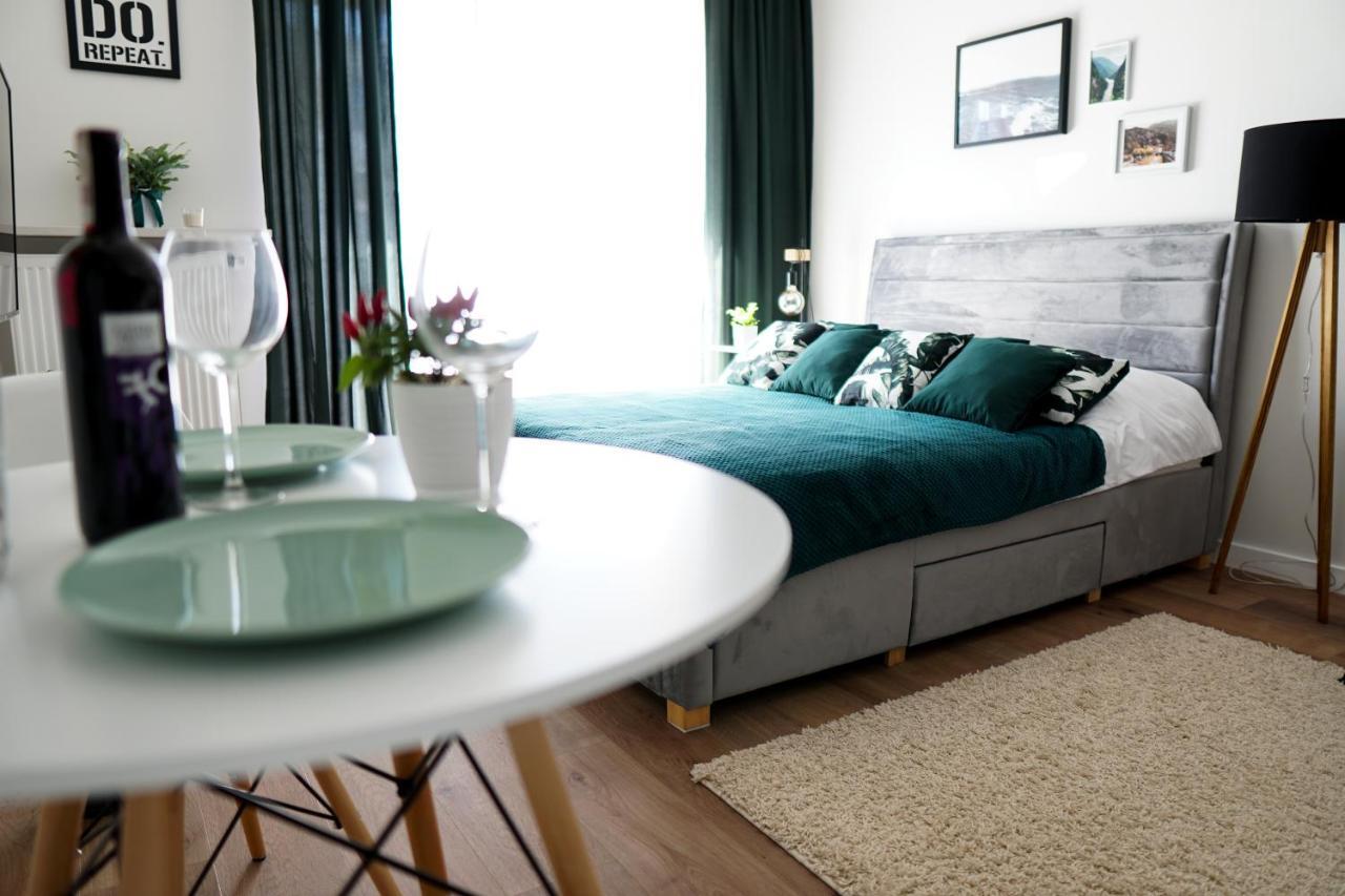 Vizzit Us Premium Apartments Warszawa Exteriör bild